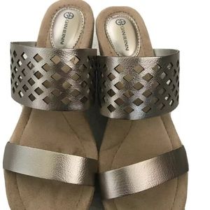 Giani Bernini Champagne Wedges- Size: 7 Brand New
